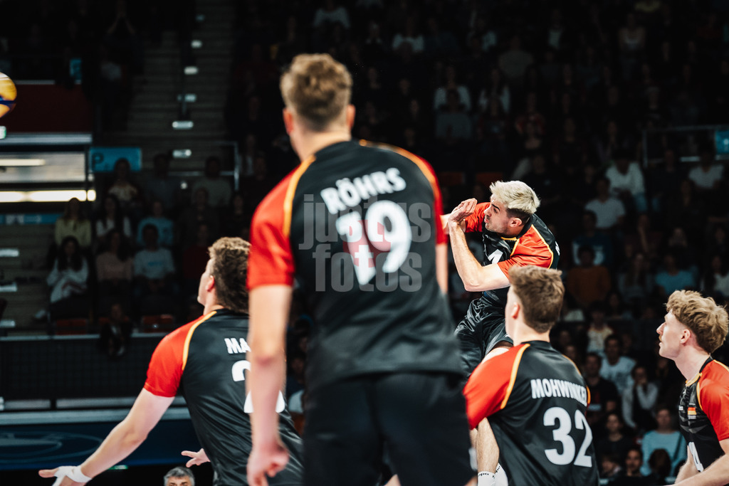 Volleyball | Männer | Testspiel | Deutschland vs. Italien | 26.05.2025 | Daniel Malescha (#4, Deutschland) beim Angriff