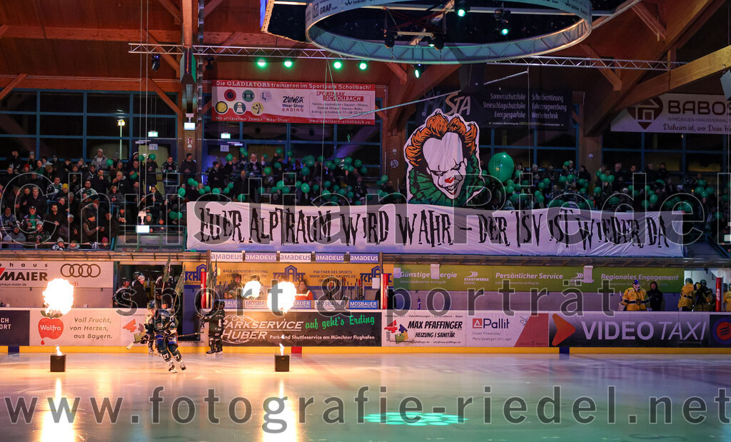 2025-12-19_004_TSV_Erding_gegen_Toelzer_Loewen | Erding, Deutschland, 19.12.2025:Eishockey, Oberliga Süd 2025 / 2026, 27. Spieltag, TSV Erding gegen Tölzer Löwen, Endergebnis: 2:5Mark Waldhausen (Erding Gladiators, #27)Foto: Christian Riedel / fotografie-riedel.net