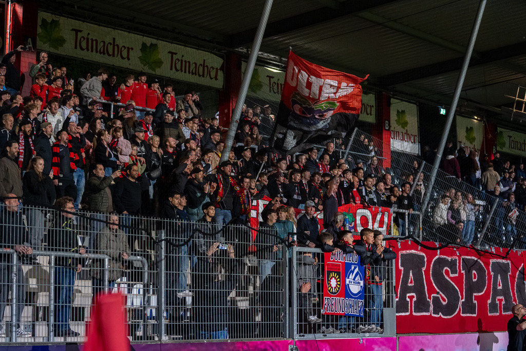 SG Sonnenhof Großaspach vs. SGV Freiberg, Fussball, Regionalliga Suedwest, 30. Spieltag, 22.04.2026 | SG Sonnenhof bedankt sich bei den Fans,SG Sonnenhof Großaspach vs. SGV Freiberg, Fussball, Regionalliga Suedwest, 30. Spieltag, 22.04.2026
