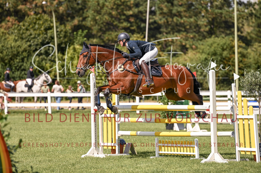 Schugtsche-Düren.2024-09.Springprf.L-140 | Schugtsche Fotografie - Realisiert mit Pictrs.com