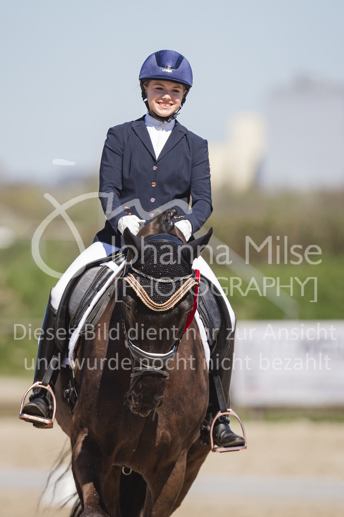 220418_L-Dressur-297 | Frühlingsfest der Pferde
Herford
18.April 2022
Dressurprfg. Kl.L* - Tr. L2ausw. geschlossen