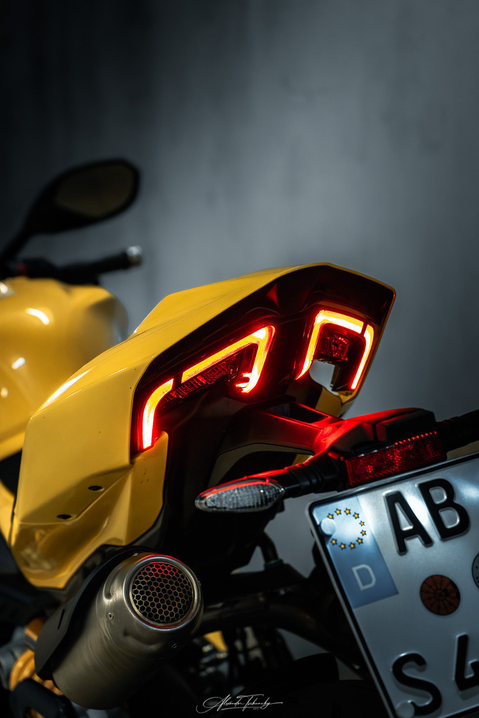 Ducati Panigake V2S | Entdecken Sie die faszinierende Welt von Alexander Tschuncky Arts: Kreative Fotografie, atemberaubende Automobilkunst und hochwertiger Bilderdruck. Lassen Sie sich inspirieren! - Realisiert mit Pictrs.com