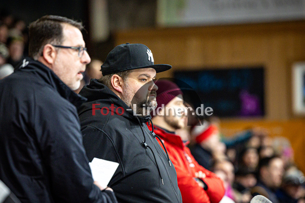 TSV Peißenberg MINERS gegen EHC Königsbrunn PINGUINE | Eishockey Bayernliga Herren Playoffs Viertelfinale 2024/25 - Spiel 6 von 7, TSV Peißenberg MINERS gegen EHC Königsbrunn PINGUINE, 20250221,Andreas PFLEGER (MINERS Co-Trainer ac),2025-02-21 in Peißenberg (Eisstadion Peißenberg)Andreas PFLEGER (MINERS Co-Trainer ac)Copyright: WolfgangxLindner foto-lindner.de