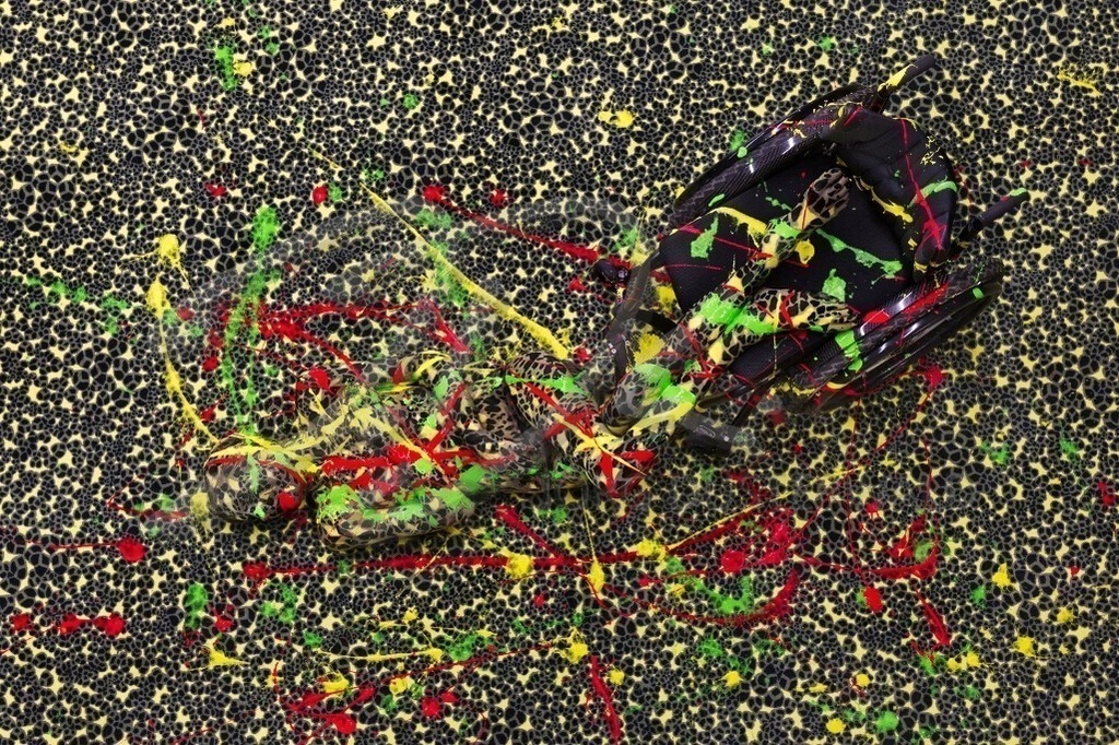 CarpetArt-DISABILITY_3377b | #001 | Modell: Nina Wortmann | Foto: Tschiponnique Skupin - Realisiert mit Pictrs.com