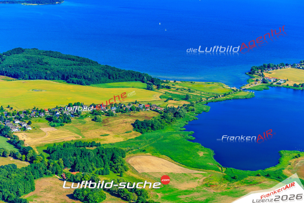 Die Luftbildaufnahme Wreechen - Putbus wurde 2018 mittels Flugzeug (keine Drohne) erstellt. Perfekte Schärfe und Druck- Auflösung- Garantiert!