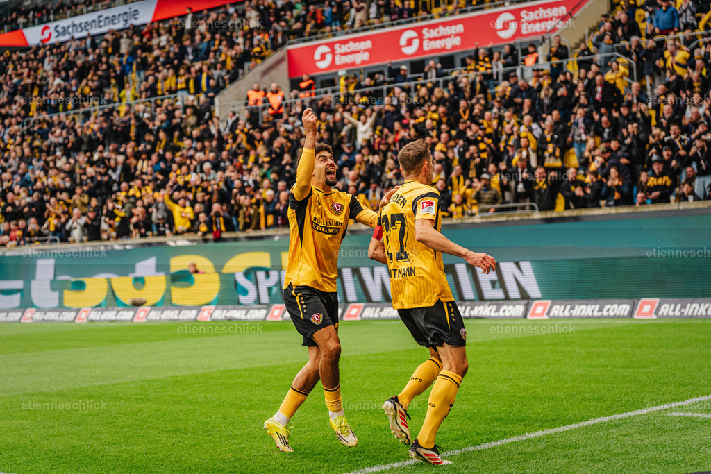 Dresdner SC - Allianz MTV Stuttgart, DEKRA 1. Bundesliga Frauen, Volleyball | Im Bild: Niklas Hauptmann (27, SG Dynamo Dresden) trifft 11 Meter nach Faul18.10.2026, SG Dynamo Dresden - 1. FC Magdeburg, 2. BUNDESLIGA - 8. SPIELTAG, Fußball, Deutschland, Dresden, Rudolf-Harbig-Stadion