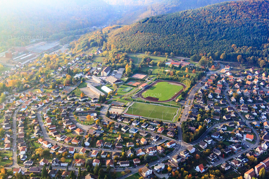 Aerial view: Stade Paul Weber in Niederbronn-les-Bains in the state Bas-Rhin, France. – Photo: IMG_54149.jpg taken on 10/21/2012 by Werner Riehm/FLY-FOTO.com – Resolution of the original: 4752 x 3168 px – U.S. NIEDERBRONN LES BAINS | \xc3\x89preuves | F\xc3\xa9d\xc3\xa9ration Fran\xc3\xa7aise de Football (FFF)