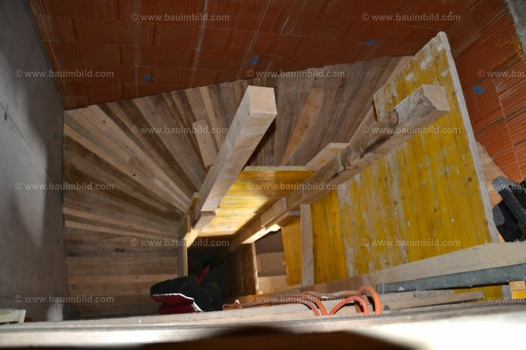 bib-lg04-betonarbeiten-treppen-0742 | Nach LV-Leistungsgruppen sortierte Detailfotos über den Bau eines Hauses. Alle Hausbau-Bilder direkt vom Urheber und Autor der Website Haus-Selber-Bauen.com