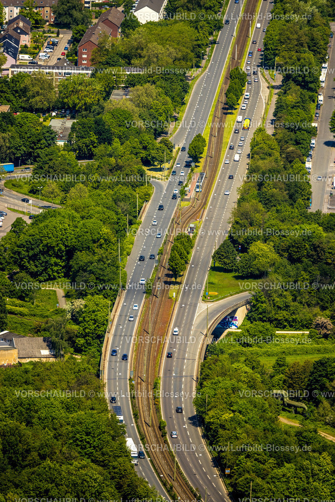 Gelsenkirchen230511014 | Luftbild, Straßenbahnlinie in der Mitte der Kurt-Schumacher-Straße, Emscherstraße, Erle, Gelsenkirchen, Ruhrgebiet, Nordrhein-Westfalen, Deutschland