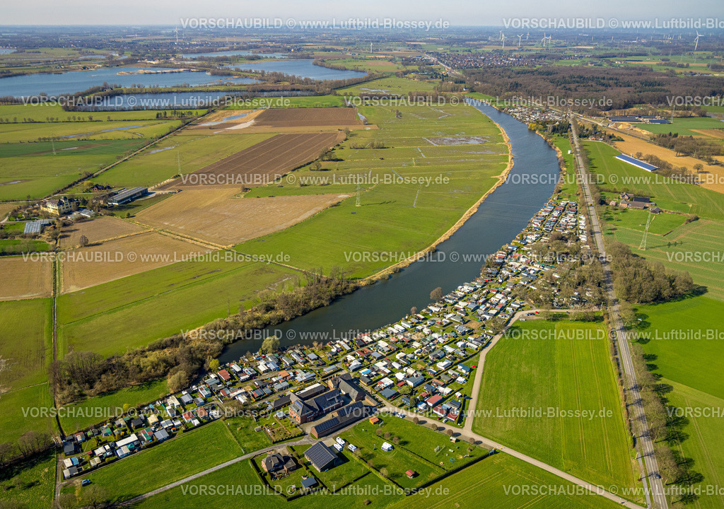 Rees240312098 | Luftbild, Hagener Meer, Bellinghover Meer und Lange Renne Landschaftsschutzgebiet, Campingplatz Hagener Meer und Ferienwohnungen, Wiesen und Felder, Blick zum Reeser Meer, Mehrhoog, Hamminkeln, Nordrhein-Westfalen, Deutschland