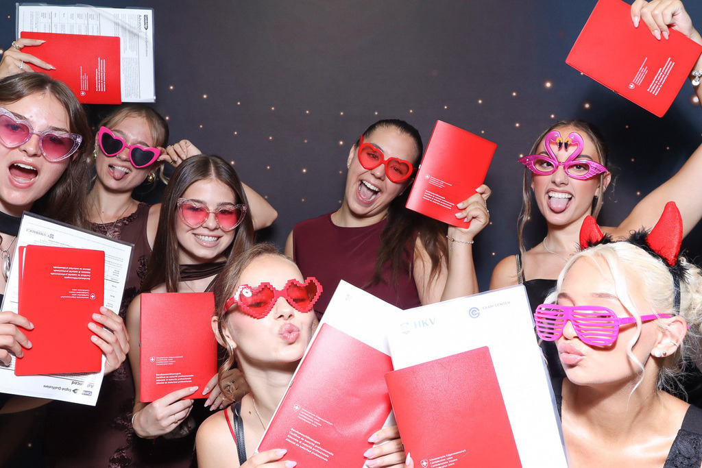 ZD260628112736-114 | Fotoshop von zweidimensional Fotografie. Ihr Fotograf im Aargau. Abzüge von Ihrem Fotobox Event bestellen.Abzüge von Ihrem Hochzeit bestellen.Abzüge von Ihrem Schulfotograf bestellen.