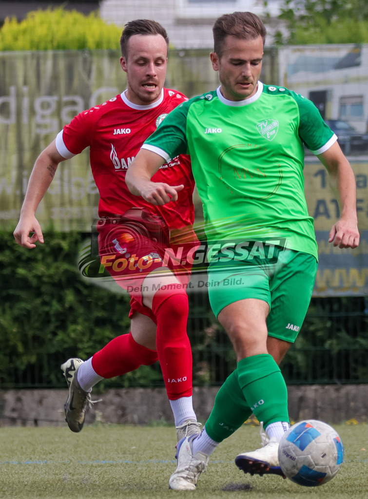 Bünder SV - TV Elverdissen | Auf dem Bild zu sehen: rot Bünder SV: David Schultz ; grün TV Elverdissen: Marvin Bischoff Bünder SV, TV Elverdissen, Saison 26/27, Kreisliga A, Bünde, Deutschland - Realisiert mit Pictrs.com