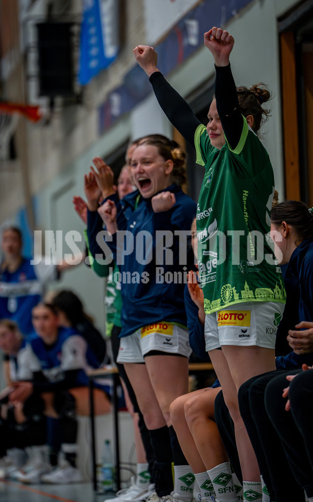 Handball I Frauen I Saison 2025-2026 I 3. Liga Staffel Nord I 10. Spieltag I SC SFN Vechta - HSG Blomberg-Lippe II I 0363 | Freude bei SC SFN Vechta Frauen - Realisiert mit Pictrs.com