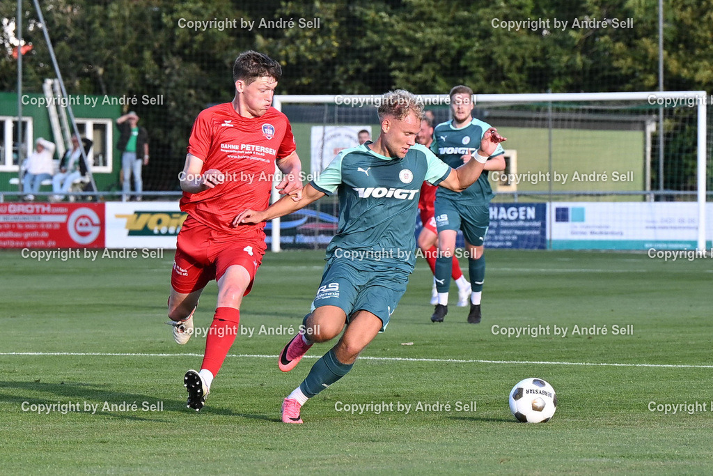 PSV Neumünster vs TSB Flensburg | Youri von der Mehden (PSV #10) vs Jon Jessen (TSB #4) / Fußball-Oberliga Männer 2026/2027 / PSV Neumünster vs TSB Flensburg / PSV Stadion Platz A / Neumünster / 07.08.26 - Realisiert mit Pictrs.com