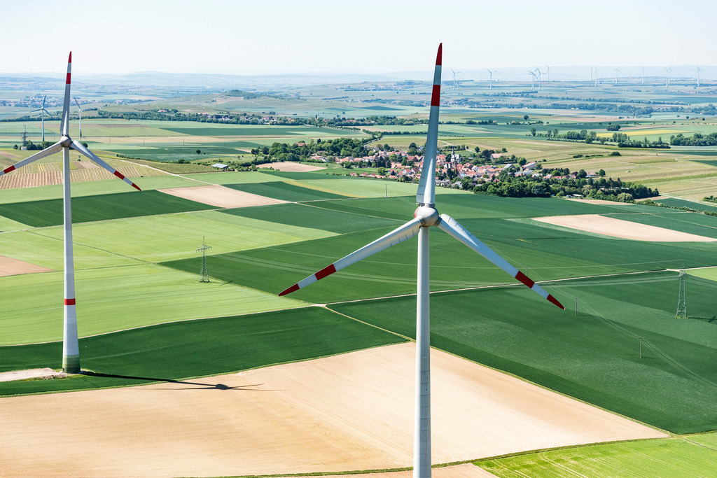 dr__dsc9614.jpg | GUNTERSBLUM 08.05.2018 Windenergieanlagen ( WEA ) - Windrad- auf einem Feld in Guntersblum im Bundesland Rheinland-Pfalz, Deutschland. // Wind turbine windmills on a field in Guntersblum in the state Rhineland-Palatinate, Germany. Foto: Daniel Reiter