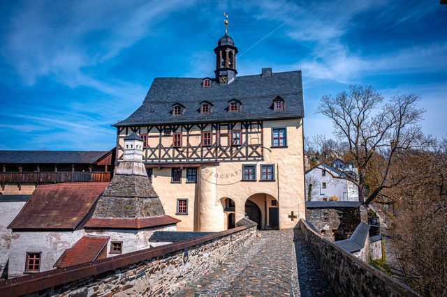 Brücke zum Schloss Burgk | Die Brücke zum Eingang von Schloss Burg in der Stadt Burgk - Realisiert mit Pictrs.com