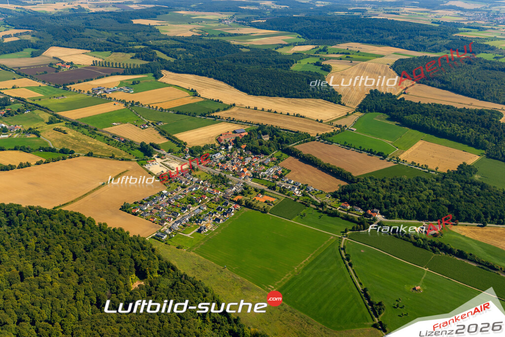 Luftaufnahme Borlinghausen Willebadessen - Die Luftaufnahme wurde 2025 vom UL-Flugzeug heraus erstellt ( ohne Drohne ) - Hochauflösende Luftaufnahme - für professionelle Ausdrucke geeignet. Die Geschenkidee !Mit Lizenz und Bildrechte bestellbar