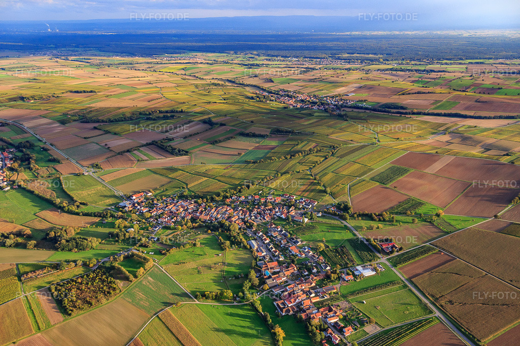 Luftbild: Dorfüberischt zwischen herbstlichen Weinbergen von Nordwesten in Oberhausen im Bundesland Rheinland-Pfalz in Deutschland. Foto: IMG_074638.jpg vom 14.10.2014 durch Werner Riehm/FLY-FOTO.de