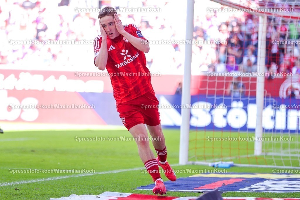 F9510052501063 | 10.05.2025, Fußball, Fortuna Düsseldorf - FC Schalke 04, 2. Fußball Bundesliga, Merkur Spiel-Arena, Saison 2024 2025: Isak Johannesson (Fortuna Duesseldorf #8) DFB regulations prohibit any use of photographs as image sequences and or quasi-video.