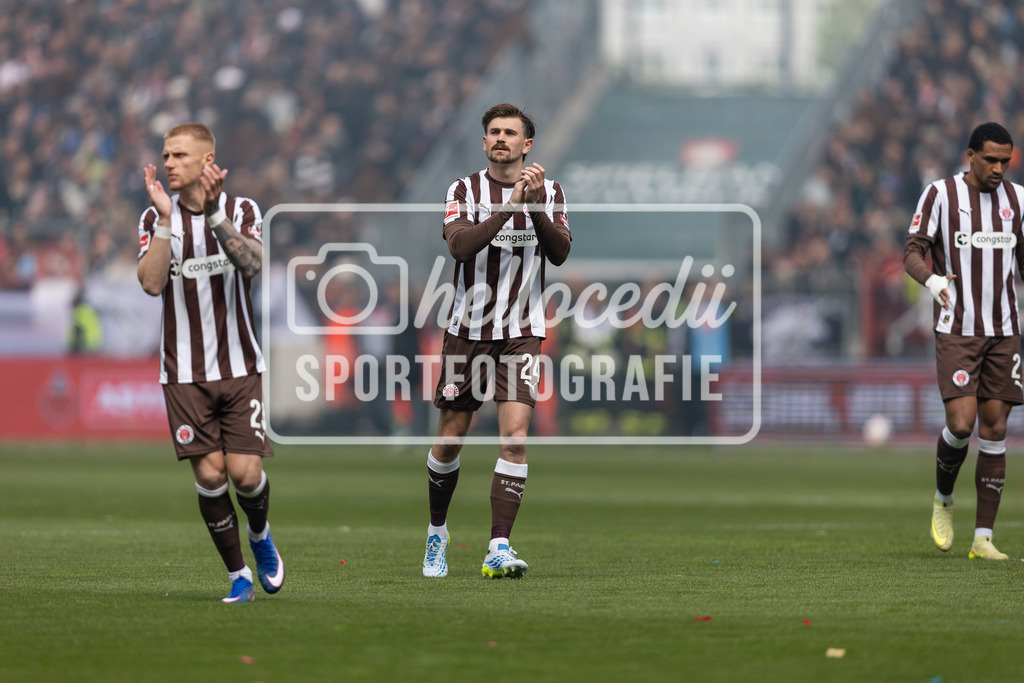 Fußball I Männer I Saison 2025-2026 I Bundesliga I FC St. Pauli - VfL Wolfsburg I 12814 | realhellocedii - Realisiert mit Pictrs.com