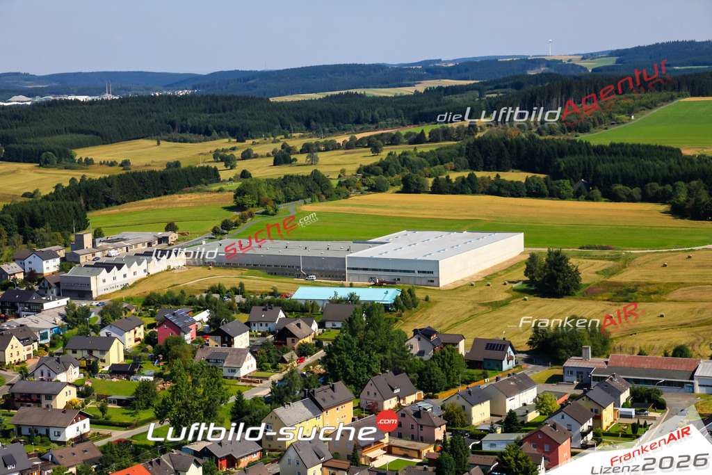 Die Luftaufnahme der Stadt Teuschnitz wurde vom UL-Flugzeug heraus erstellt ( keine Drohne )- hohe Auflösung für beste Qualität