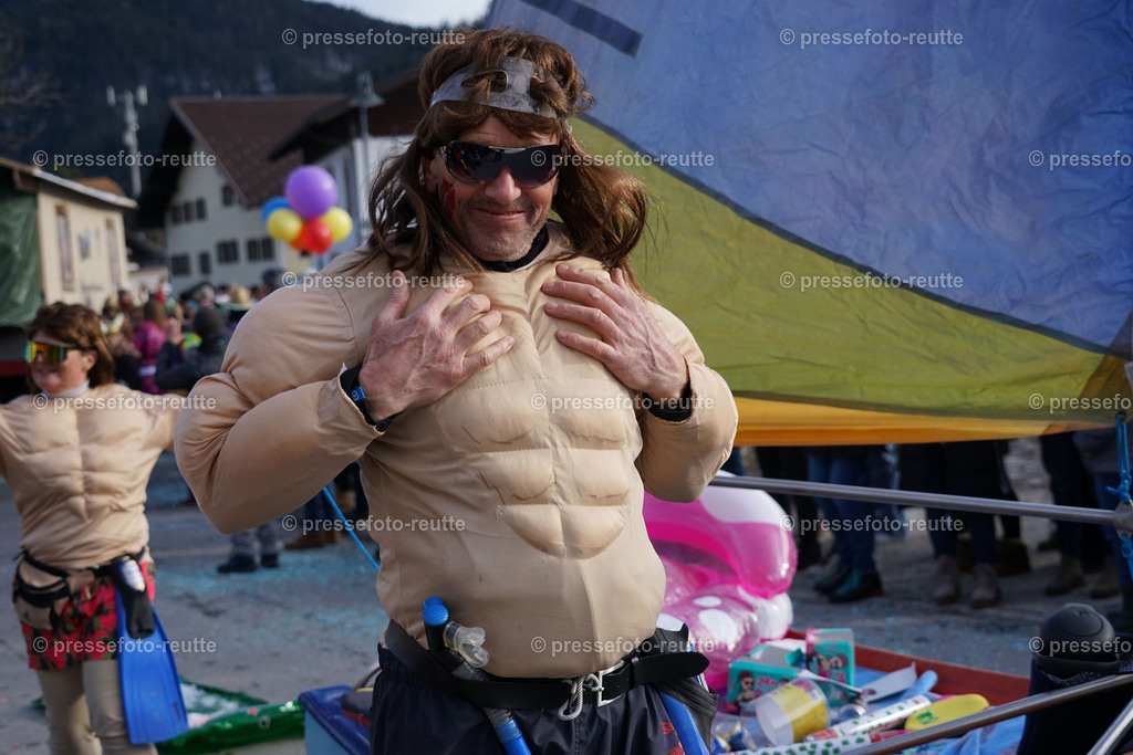 news-2023-Feb11-Fasching-Weissenbach-DSC01881 | Info aus dem Bezirk Reutte/Ausserfern Tirol sowie eine umfangreiche Bilddatenbank über die gesamte Region: Lechtal, Talkessel Reutte, Tannheimertal, Zwischentoren. Lech, Plansee, Zugspitze, Grenztunnel, B179, Fernpassstraße, Verkehr, Lawinen, Tradition, - Realisiert mit Pictrs.com