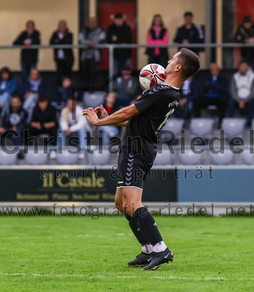 2023-08-09_079_FC_Schwaig_gegen_TuS_Geretsried | Deutschland, 09.08.2023:
Fußball, Landesliga Südost 2023 / 2024, 5. Spieltag, FC Schwaig gegen TuS Geretsried, Endergebnis: 4:1

Foto: Christian Riedel / fotografie-riedel.netOberding, 

Foto: Christian Riedel / fotografie-riedel.net