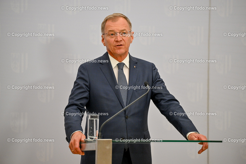 Pressekonferenz Land Ooe_ Start Sachleistungskarte fuer AsylwerberInnen in Ooe_ 03.06.2024-14 | 03.06.2024, Linz, AUT, Pressekonferenz Land Ooe, Start Sachleistungskarte fuer AsylwerberInnen in Ooe, im Bild LH Thomas Stelzer (VP, Landeshauptmann Ooe)