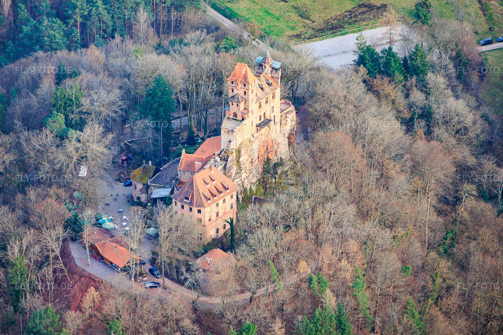 Luftbild: Burg Berwartstein aus Westen in Erlenbach bei Dahn im Bundesland Rheinland-Pfalz in Deutschland. Foto: IMG_153353.jpg vom 06.03.2026 durch Werner Riehm/FLY-FOTO.deAuflösung des Originals: 5888 x 3925 px