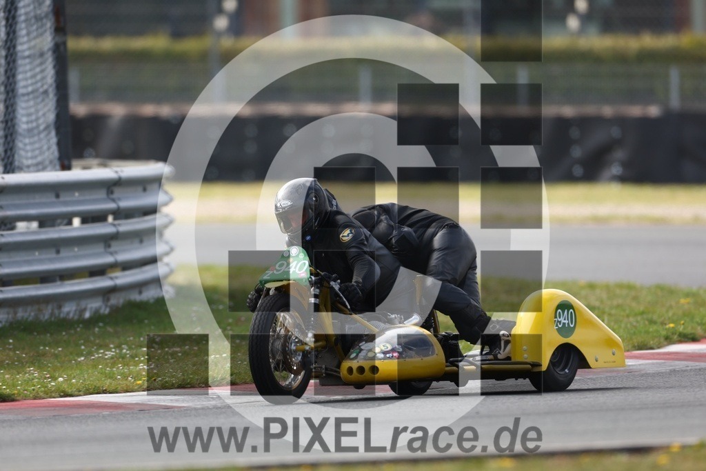 z940-20250412_00711 | Schöne Erinnerungen an spannende Momente - das festzuhalten ist unser Job. PIXELrace.de ist seit 2003 auf den Rennstrecken Europas unterwegs um die Action draußen beim Fahren und die wunderbare Stimmung imm Fahrerlager für euch einzufangen.