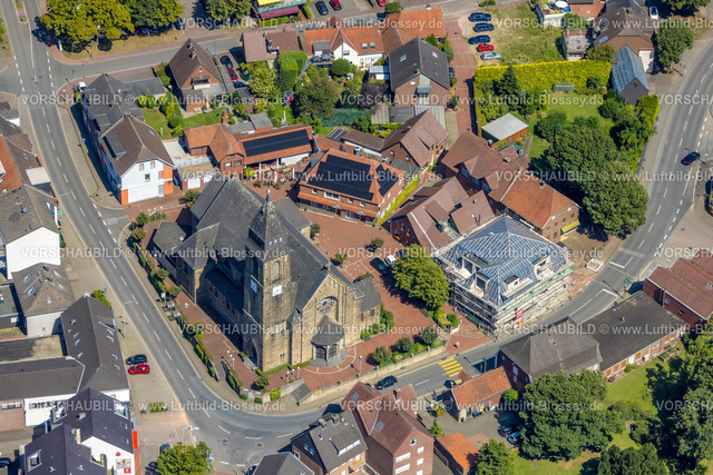 Schermbeck240801971 | Luftbild, kath. Kirche St. Ludgerus, Baustelle mit Neubau an der Mittelstraße Ecke An der Kirche, Altschermbeck, Schermbeck, Ruhrgebiet, Nordrhein-Westfalen, Deutschland