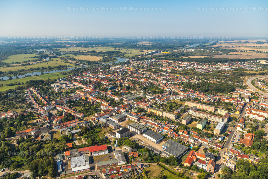 Roßlau-9342 | Die Magdeburger Platte® - das sind die schönsten Luftbilder von Magdeburg & Sachsen-Anhalt auf Acryl, Leinwand oder zum Download. Das ist Luftbildfotografie & Luftbildaufnahmen mit Drohne & Flugzeug.  - Realisiert mit Pictrs.com