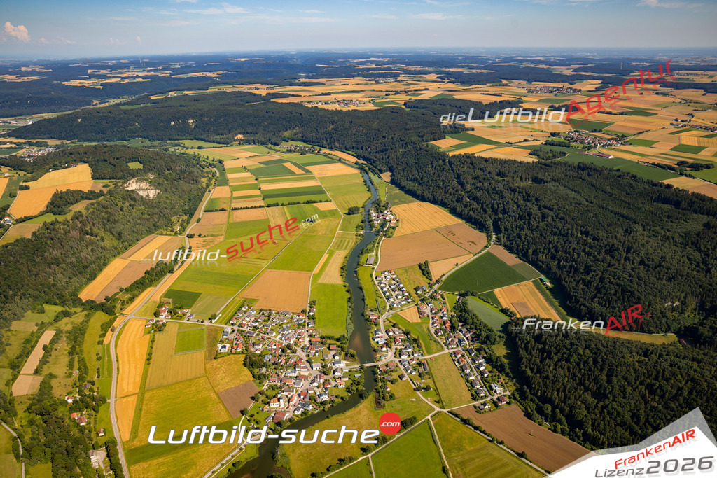 Das Luftbild zeigt : Kottingwörth Beilngries - Die Luftaufnahme wurde 2024 vom UL-Flugzeug aus erstellt ( keine Drohne ) - Hochauflösende Luftaufnahme - Für grossformatige Ausdrucke geeignet. Die Geschenkidee !Mit Lizenz und Bildrechte bestellbar