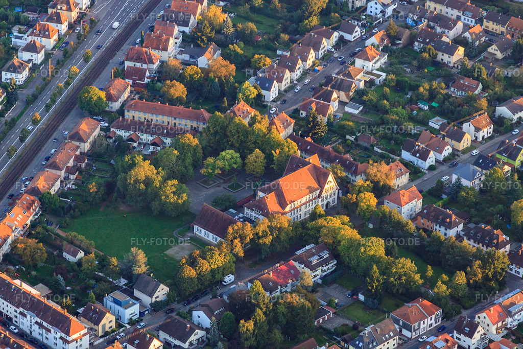 Luftbild: Riedschule im Ortsteil Rüppurr in Karlsruhe im Bundesland Baden-Württemberg in Deutschland. Foto: IMG_59936.jpg vom 24.09.2013 durch Werner Riehm/FLY-FOTO.deRiedschule | Grundschule in Karlsruhe-Rüppurr