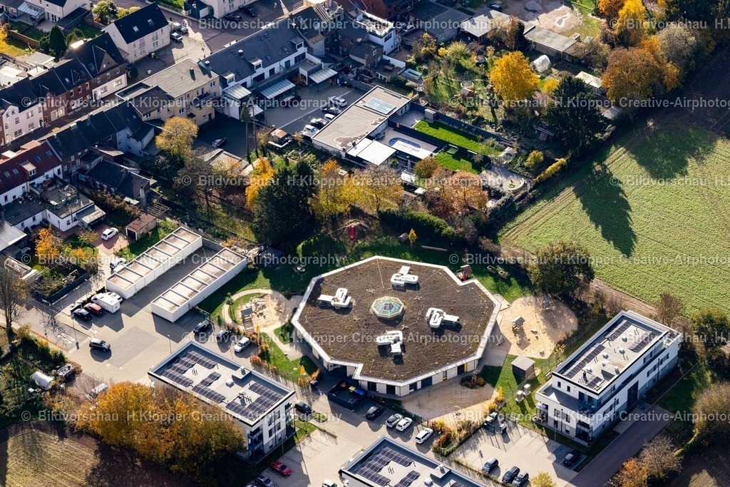 Luftbilder Alsdorf-7427 | Luftbildfotografie Gebäude der KITA Kindertagesstätte - Kindergarten " Städt. KiTa Alsdorf-Mitte " am Am alten Rot-Weiß Sportplatz in Alsdorf im Bundesland Nordrhein-Westfalen, Deutschland. - Realisiert mit Pictrs.com