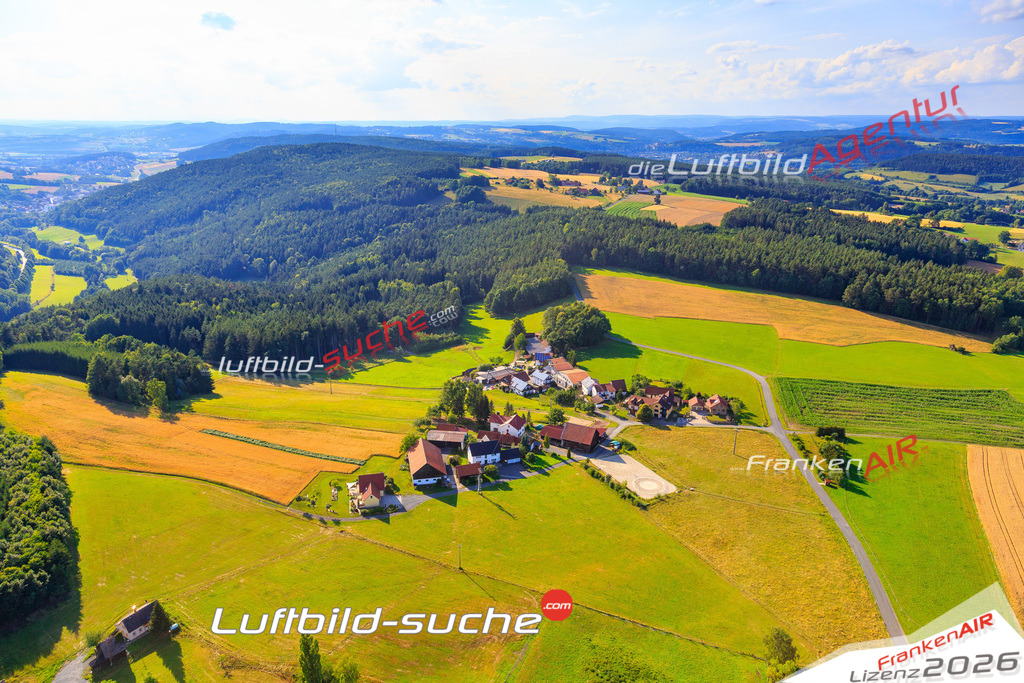 Die Luftaufnahme Horlachen - Kronach wurde vom UL-Flugzeug (keine Drohne) aus fotografiert.Hohe Druck- Auflösung-die Geschenkidee!
