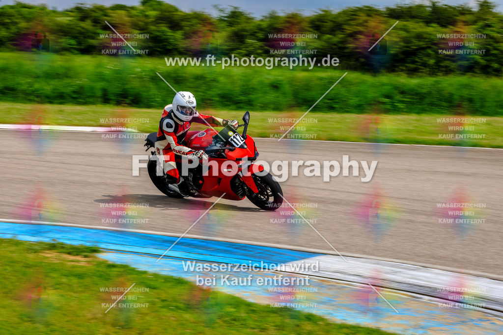 MotoTeam-9289 | Hier findet Ihr Bilder von Touristenfahrten auf der Nürburgring Nordschleife oder von anderen Veranstaltungen die ich besucht habe. Viel Spass beim Durch Schauen 