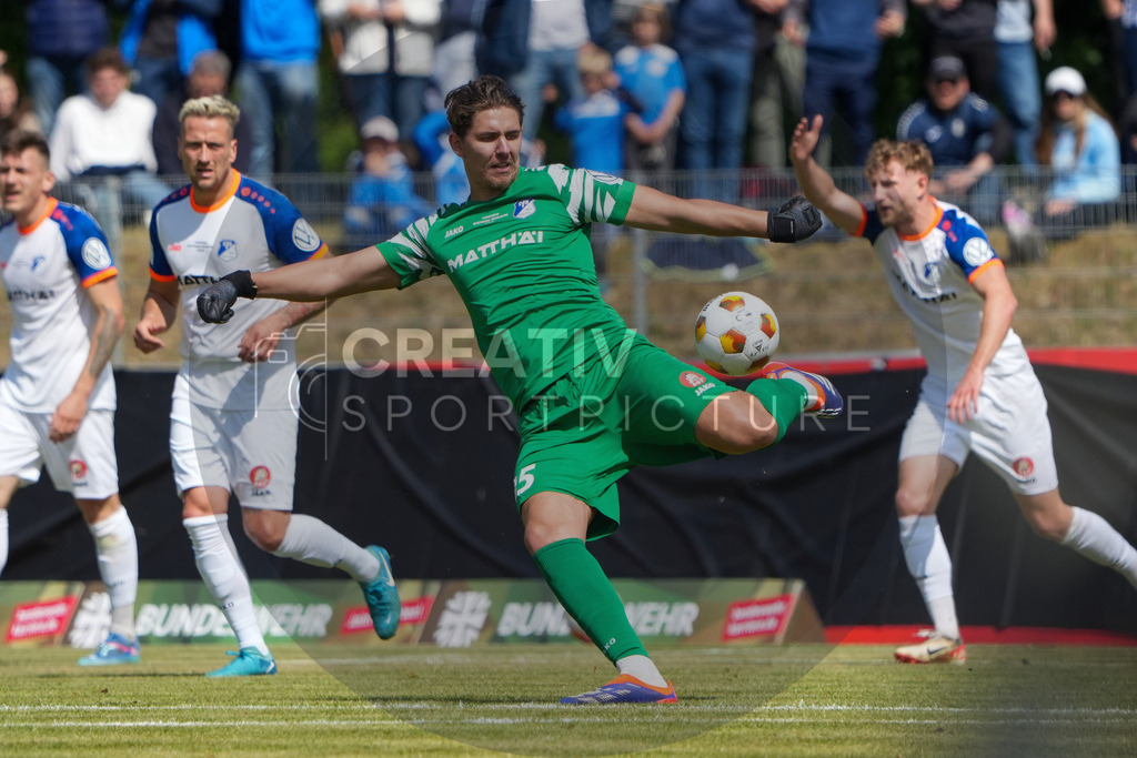 Fußball, Herren, Saison 2024/2025, Finaltag der Amateure 2025, Landespokal Brandenburg, Finale, VfB 1921 Krieschow vs. RSV Eintracht 1949, Samstag 24.05.2025, Volksparkstadion Neuruppin, | Fußball, Herren, Saison 2024/2025, Finaltag der Amateure 2025, Landespokal Brandenburg, Finale, VfB 1921 Krieschow vs. RSV Eintracht 1949, Samstag 24.05.2025, Volksparkstadion Neuruppin, Im Bild: Sebastian Mellack (Krieschow) - Realisiert mit Pictrs.com
