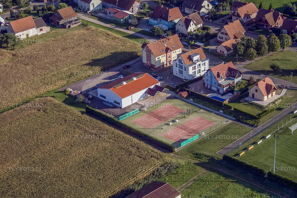 Luftbild: Tennisplatz des TC SCHLEITHAL in Schleithal im Bundesland Bas-Rhin in Frankreich. – Foto: IMG_8045.jpg vom 13.09.2007 durch Werner Riehm/FLY-FOTO.de – Auflösung des Originals: 3009 x 2006 px – tenup.fft.fr/club/55670347