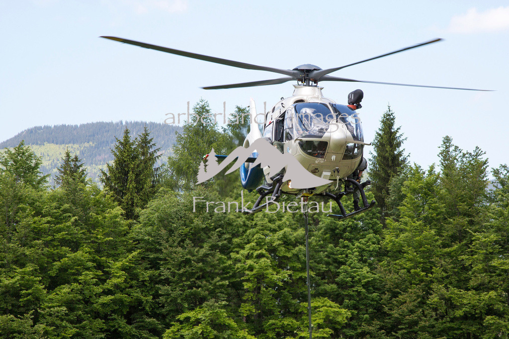 27052017-fb-1281 | Waldbrand Großübung im Landkreis Regen, Buchenau

neben Feuerwehren, Einheiten des Technischen Hilfswerks (THW), des Bayerischen Roten Kreuzes (BRK), der Polizei , Rettungshundestaffeln sowie Bergwacht