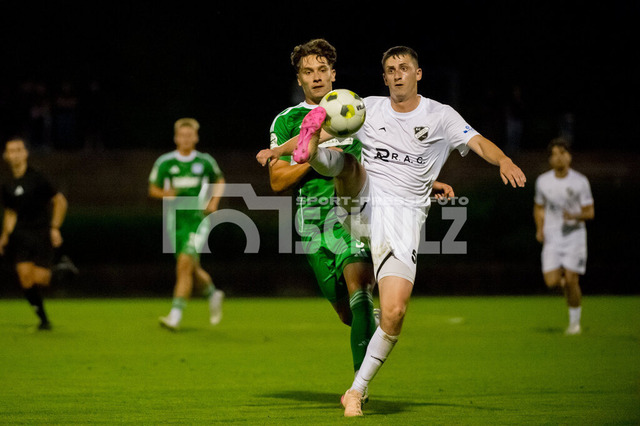 20250820_schulz_MenDui_093 | Konstantin Xendis (Victoria Mennrath,No.54) am Ball vor Tim Heike (MSV Duisburg,No.09)DEU, Mönchengladbach 20.08.2025 Fußball, Niederrheinpokal, Saison 2025/2026, 1. Runde, SC Victoria Mennrath - MSV Duisburg - Realisiert mit Pictrs.com