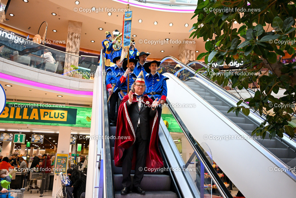 Faschingsumzug Bad Haller Carnevalclub_ 13.01.2024-1 | 13.01.2024, Linz, AUT, Lentia City, im Bild Faschingsumzug Bad Haller Carnevalclub, Fasching, Musik, Prinzenpaar