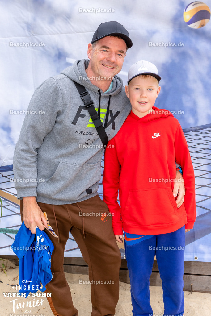 2022-00063106-Vater-Sohn-Turnier-Teamfotos-2 | 26.05.2022; Berlin Foto: Gerold Rebsch - www.beachpics.de
