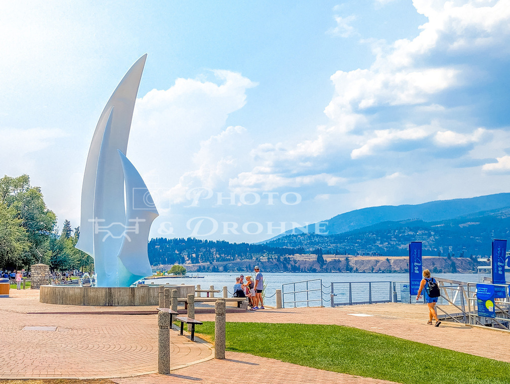 PXL_20230807_205008210 | Waterfront Promenade in Kelowna, Britih Columbia, Kanada - Realisiert mit Pictrs.com