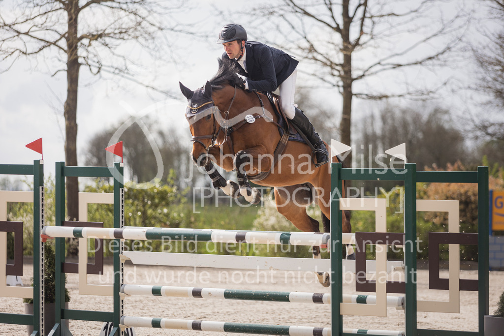 230425_HofSosath_SprPf-M-502 | Deine schönsten Turniermomente als professionelle Fotos! Entdecke hochwertige Pferdesport-Fotografie im Online-Shop. Jetzt Fotos finden & bestellen!