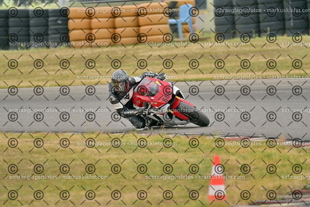 25bt05-1492 | markuskiefer.com - Realisiert mit Pictrs.com