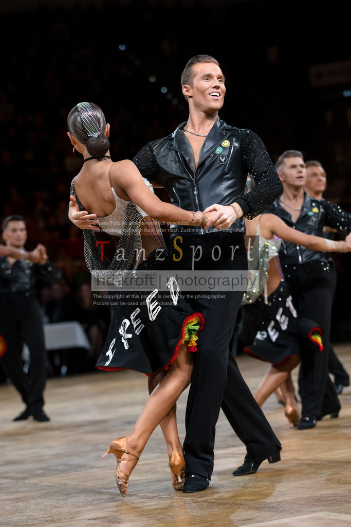 20241109_DM-Formationen_6258 | Tanzsportbilder, Standardtanz, Lateintanz, WDSF, DTV, LTVB, dancecomp, goc, hessen tanzt, blaues band der spree, walzer, tango, wiener walzer, slowfox, quickstepp, samba, rumba, cha-cha-cha, paso doble. jive, hd-kroft photography, turniertanzsport