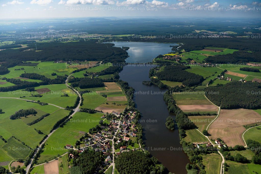 4050671 | ROTH 02.09.2021 Uferbereiche am Seegebiet des Rothsee in Roth im Bundesland Bayern, Deutschland. // Riparian areas on the lake area of Rothsee in Roth in the state Bavaria, Germany. Foto: Gerhard Launer
