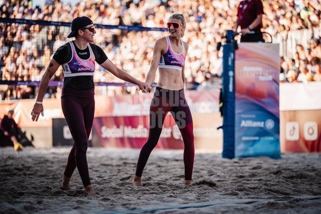 Beachvolleyball | Frauen | Deutsche Meisterschaften 2025 Timmendorfer Strand | 06.09.2025 | v.l. Melanie Gernert und Nele Barber freuen sich