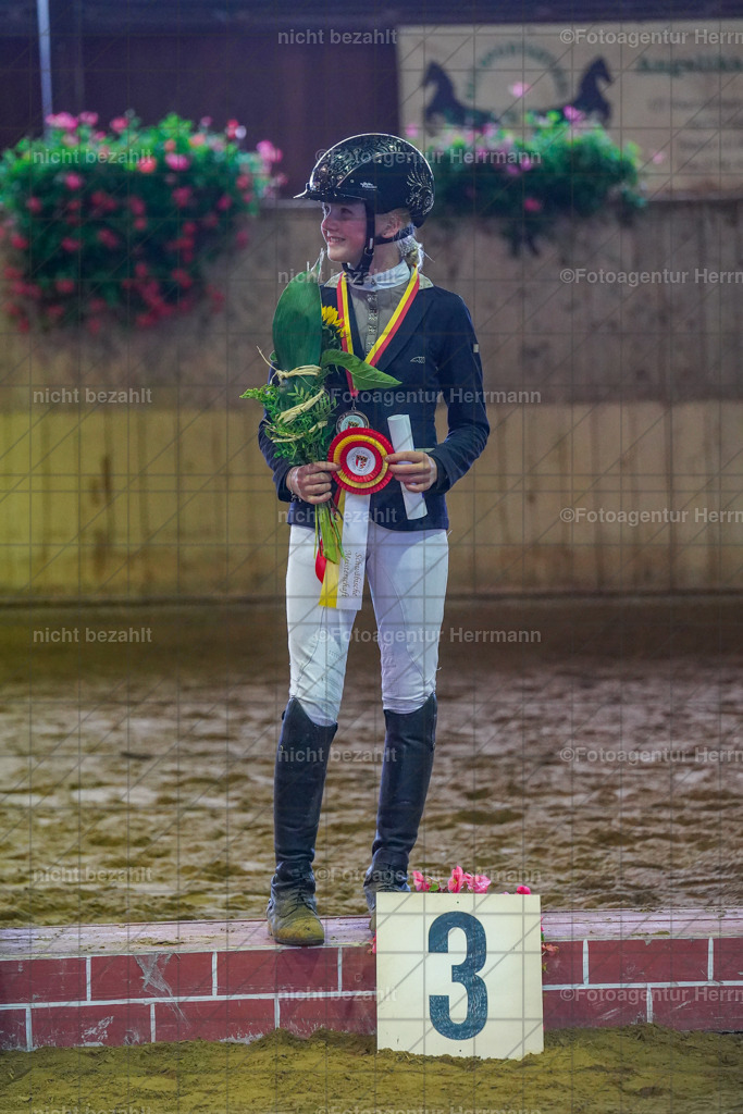 20221002-FAH09610 | Obberbayerische Meisterschaften Vielseitigkeit 2022, Schwäbische Meisterschaften Vielseitigkeit 2022, Mertingen, Schwaben, Bayern, Geländeturnier, Buschreiter, Turnierfotografen Bayern, Fotoagentur Herrmann,  Bayerische Meisterschaften VS Jun. / JR / Pony:, Turnierbilder, Pferdebilder, Turnierfotos, Pferdesortfotografie, Reitsportfotograf, Pferdeshooting